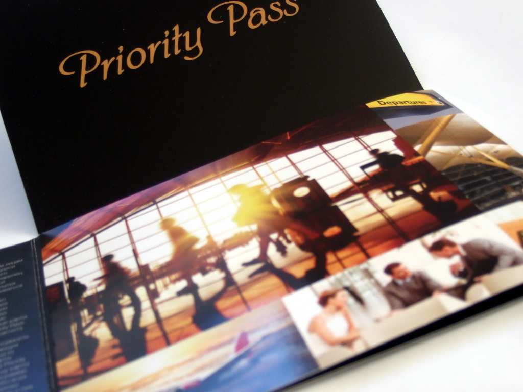 Друк буклетів «Priority Pass. Alfa-Bank». Поліграфія друкарні Макрос, виготовлення буклетів, специфікація 957976-7
