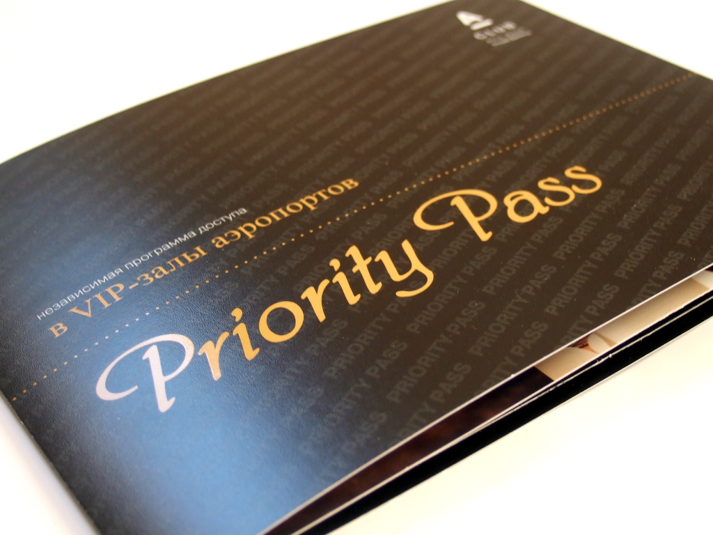 Друк буклетів «Priority Pass. Alfa-Bank». Поліграфія друкарні Макрос, виготовлення буклетів, специфікація 957976-9