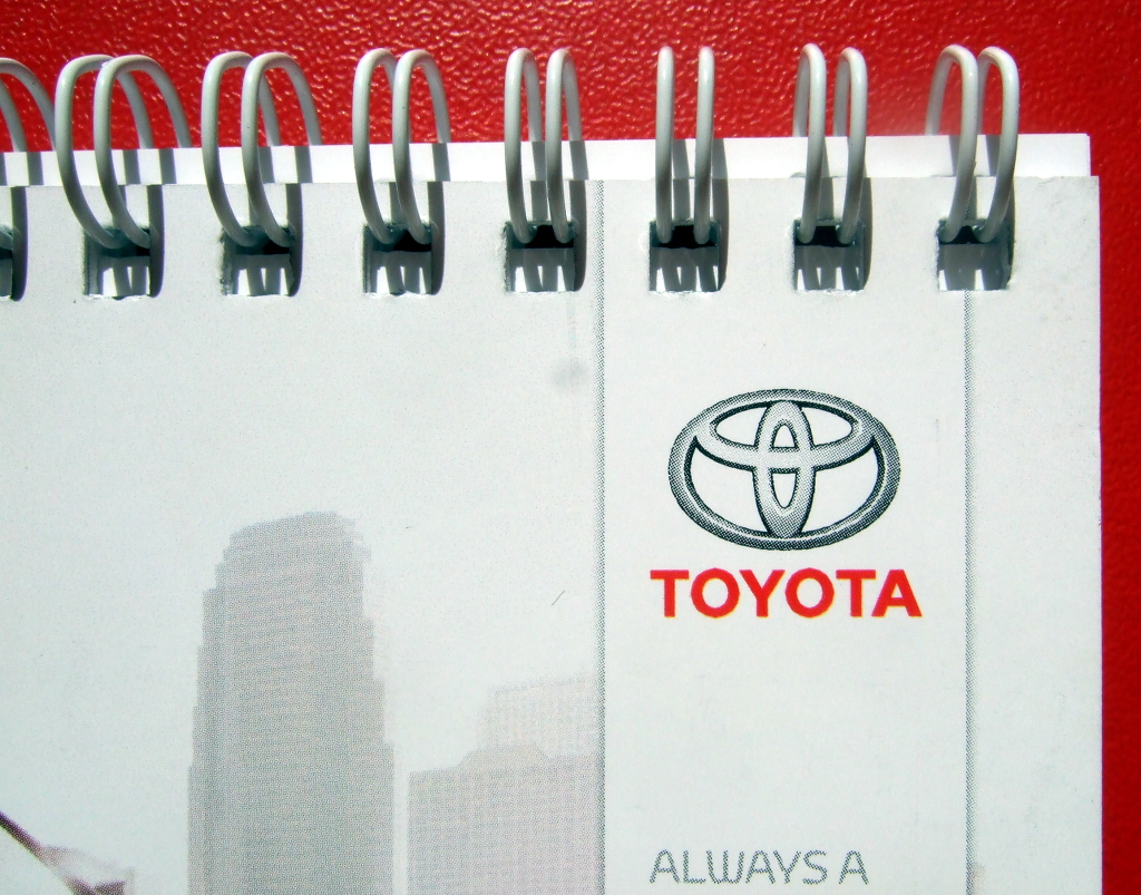 Виготовлення каталогів «Toyota Highlander 2014». Поліграфія друкарні Макрос, виготовлення каталогів, специфікація 964974-10