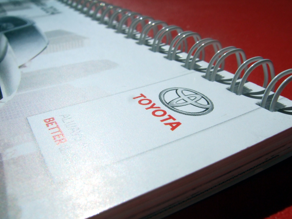 Друк каталогів «Toyota Highlander 2014». Поліграфія друкарні Макрос, виготовлення каталогів, специфікація 964974-9