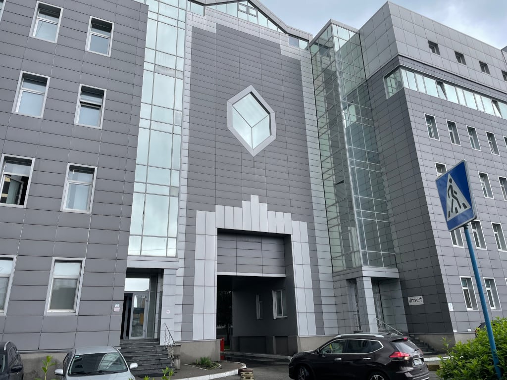 4, вул.Омеляна Пріцака, Київ